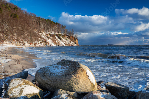 Fototapeta Naklejka Na Ścianę i Meble -  Beautiful landscape of the cliff in Gdynia Orłowo in snowy winter, Baltic Sea. Poland