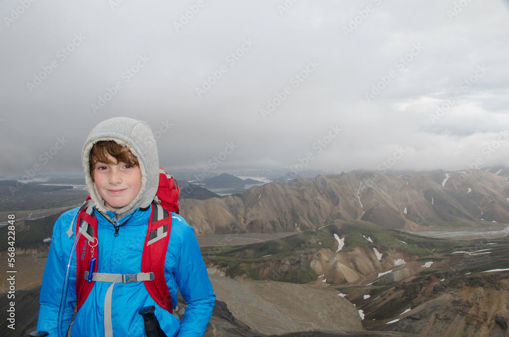 Naklejka premium Escursionismo giovani in Islanda