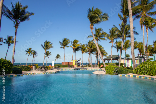 Fototapeta Naklejka Na Ścianę i Meble -  swimming pool in a tropical resort
