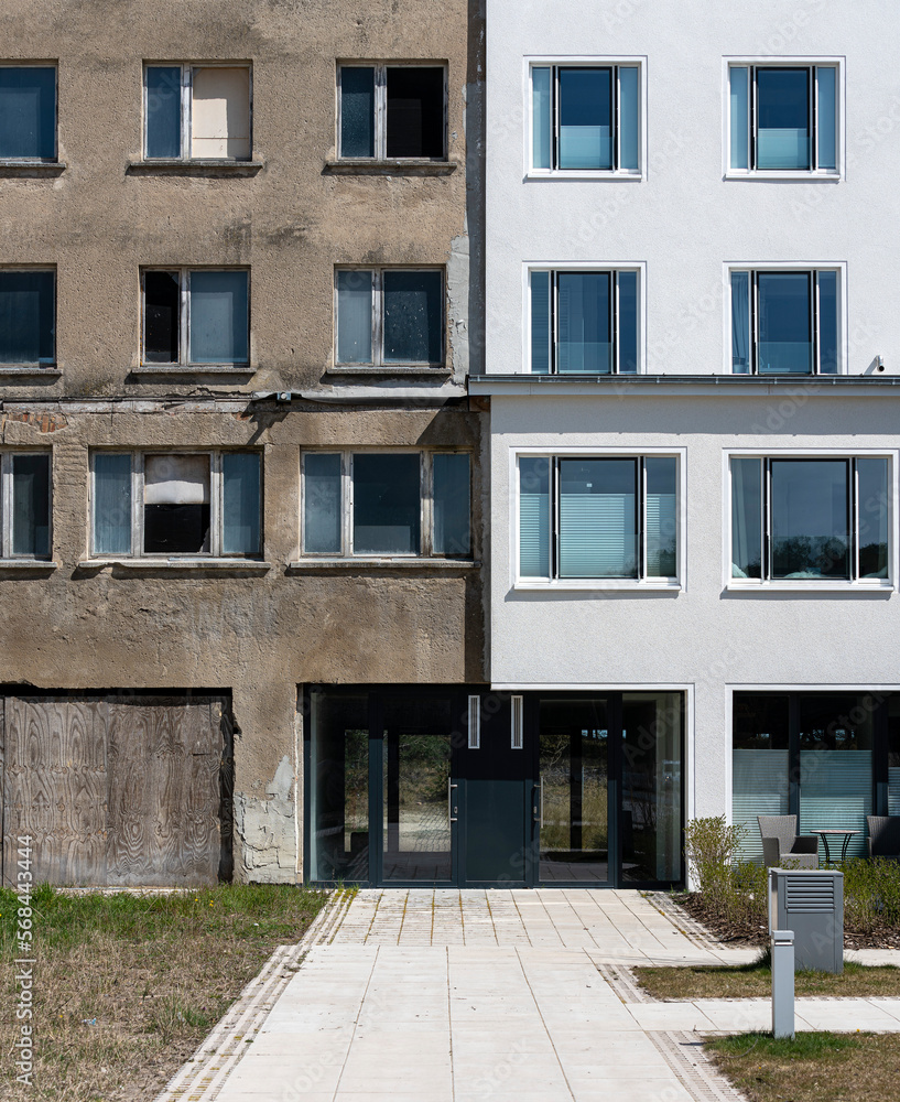 alte und modernisierte Häuserblöcke in Prora, Rügen, Mecklenburg-Vorpommern, Deutschland alte und modernisierte Häuserblöcke in Prora, Rügen, Mecklenburg-Vorpommern, Deutschland