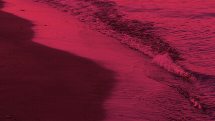 Foto auf Acrylglas Pantone 2023 Viva Magenta Beach view. Tranquil sea and seashore with viva magenta background. Tide. Selective focus included. Noise and grain included  © Mete Caner Arican