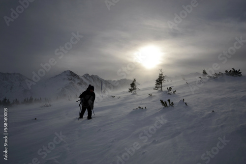 Tatry, zagrożenie lawinowe, zima, śnieg, zamknięte szlaki, góry, niebezpiecznie,