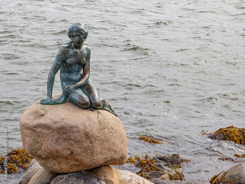 Canvastavla The Little Mermaid is a world-famous bronze sculpture in Copenhagen Harbor, Denm