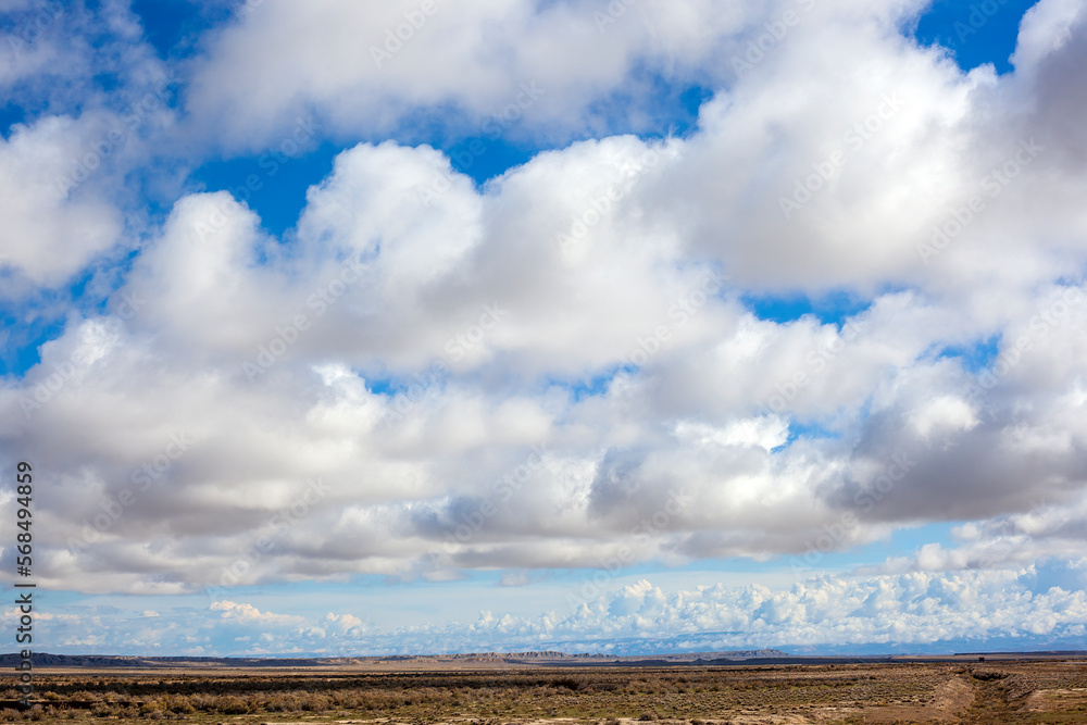 Fototapeta premium A dramatic skyscape with cumulus clouds