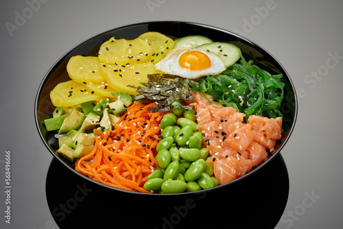 Poke with salmon, pineapple and avocado