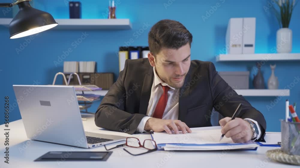 Having completed his work, the young businessman finds peace and begins to relax.
Young business man working intensely and persevering handing over job or project and relaxing.
Having completed his work, the young businessman finds peace and begins to relax.
Young business man working intensely and persevering handing over job or project and relaxing.