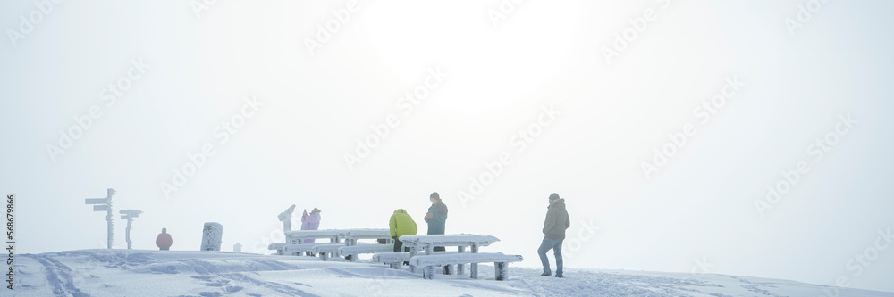 Fototapeta premium Traumhafte Winterlandschaft auf der Wasserkuppe in der Rhön 10