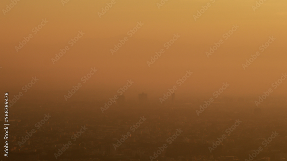 Obraz premium blurred of PM 2.5 smoke that builds up over Chiang Mai during dry season and PM 2.5 dust is still health concern for Chiang Mai people because PM 2.5 dust levels exceed health safety standards.