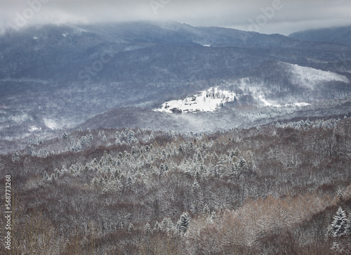Fototapeta Naklejka Na Ścianę i Meble -  Bieszczady zimą