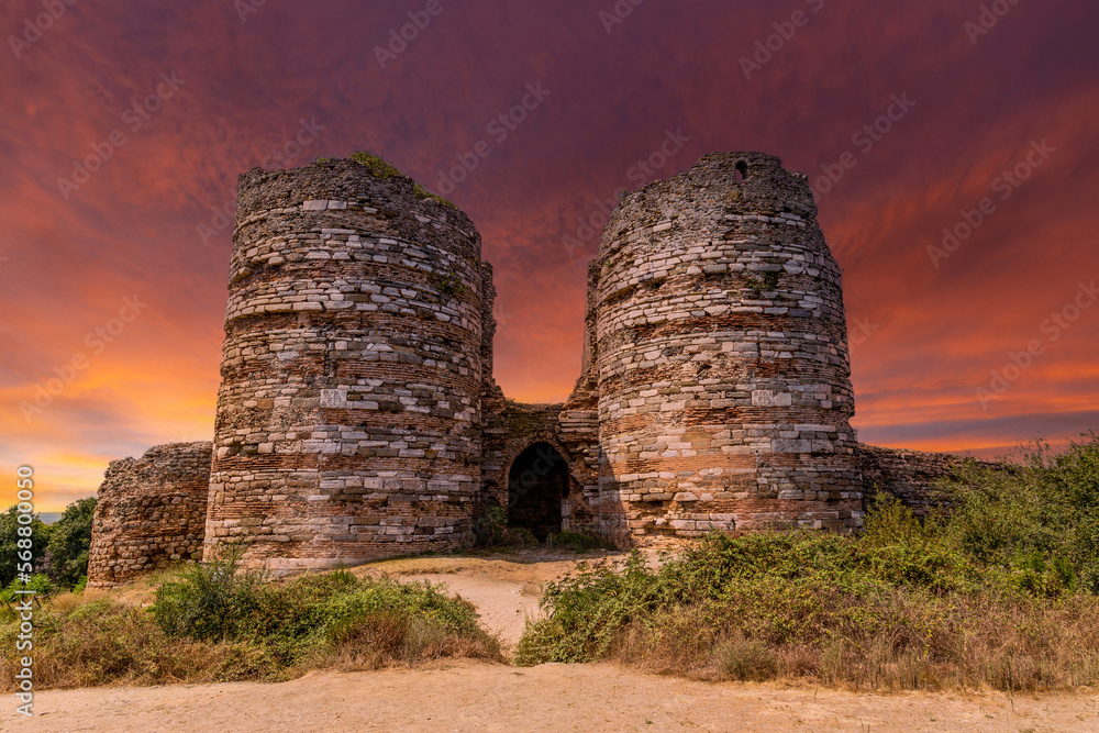 ruins-of-yoros-castle-yoros-kalesi-at-the-confluence-of-bosphorus-and