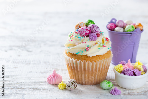 Beautiful festive Easter cupcakes