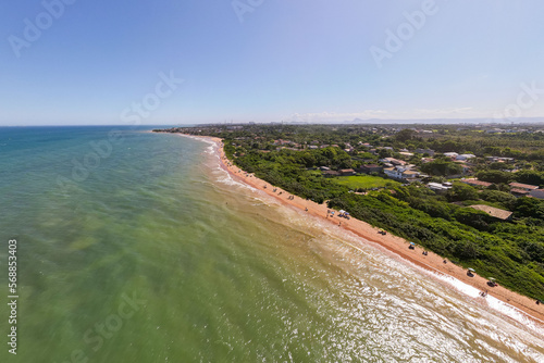 Imagem aérea da Praia dos Fachos na cidade da Serra no litoral do estado do Espírito Santo. Costa tropical com mata atlântica do Brasil. photo