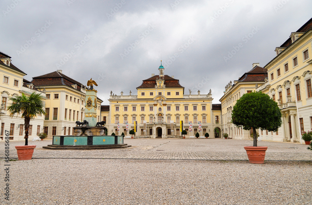 Ludwigsburg Residenz Innenhof mit Brunnen