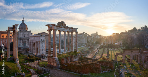 Fotografiet Morning light at the Roman Forum (Foro Romano), ruins of ancient Rome, Italy