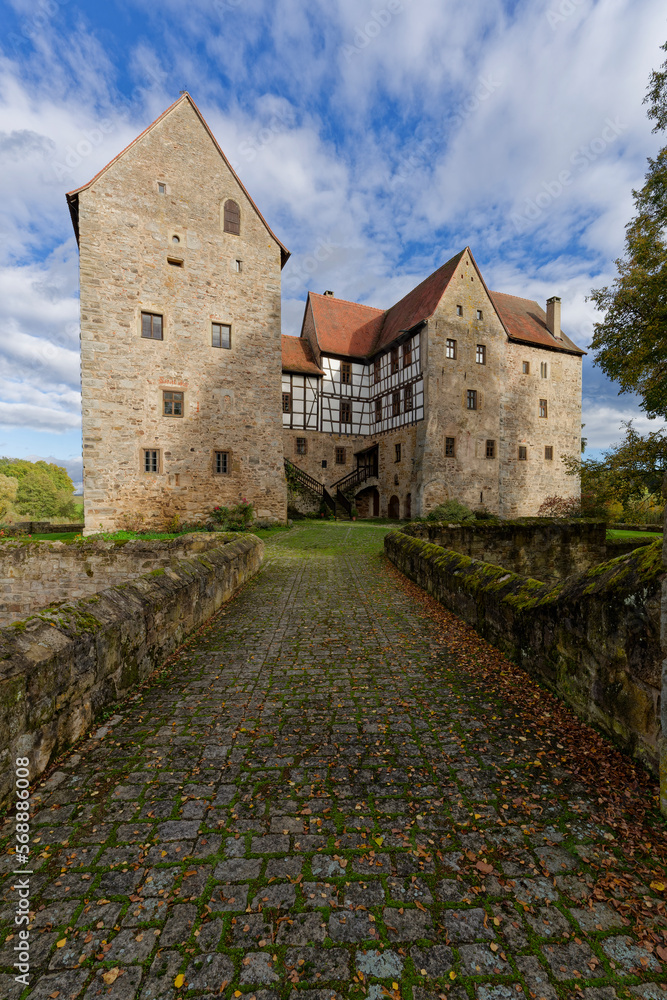 Wasserschloss Brennhausen in der Nähe des Reutsees bei Sulzdorf an der Lederhecke, Landkreis Rhön-Grabfeld, Unterfranken, Bayern, Deutschland