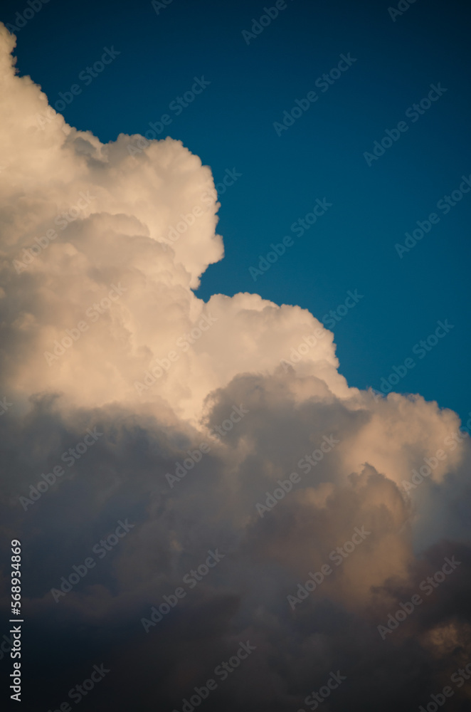 Retrato do céu azul calmo e depressivo Retrato do céu azul calmo e depressivo