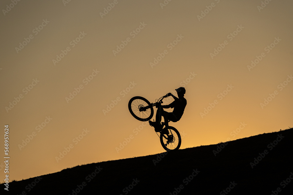 Obraz premium MTB-Sunset ride 