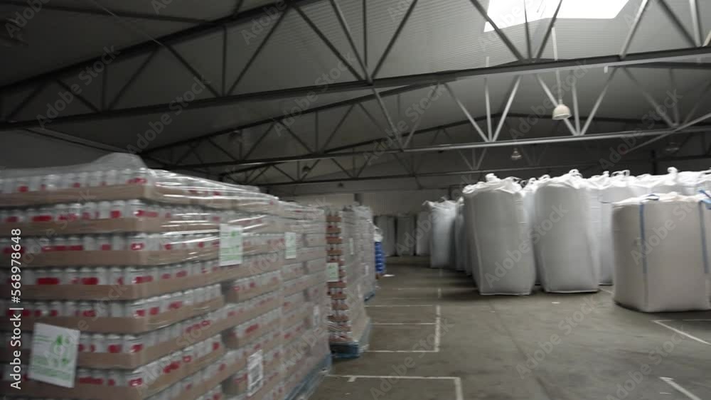large warehouse for industrial and products
large warehouse for industrial and products