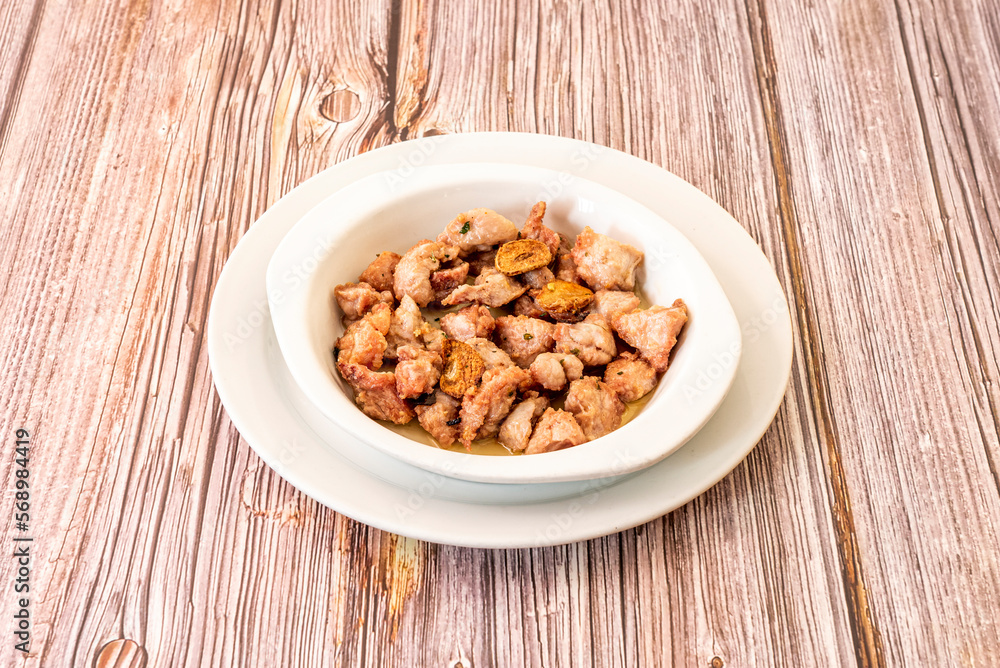 Gizzards are a cut of offal meat, that is, they are extracted from the viscera of the animal. They used to be thrown away or become part of the diet of the poorest households Gizzards are a cut of offal meat, that is, they are extracted from the viscera of the animal. They used to be thrown away or become part of the diet of the poorest households