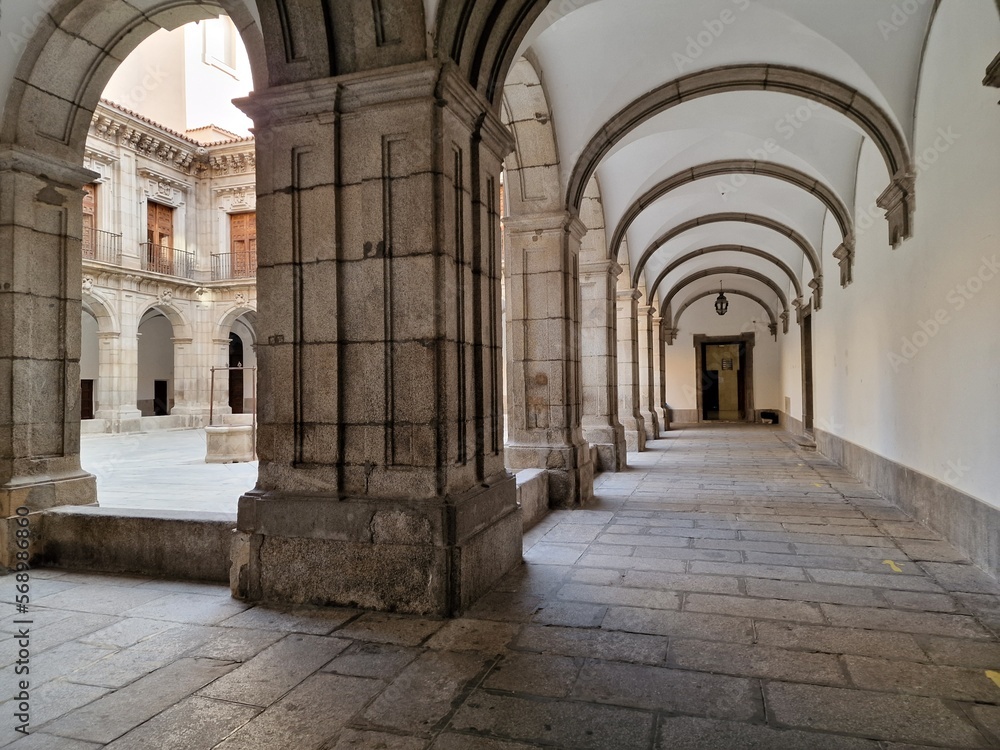 Obraz premium Cloister of an old monastery