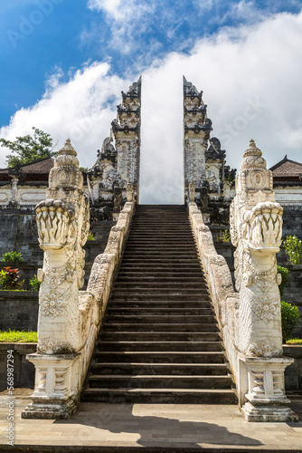 Pura Agung Lempuyang temple