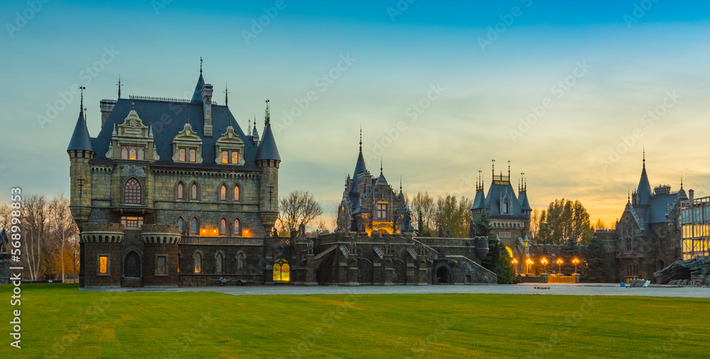 Obraz premium Tourist center Castle Garibaldi in the village Hryaschevka near the city of Togliatti