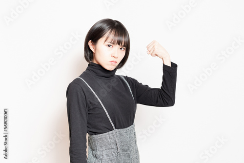 怒っている若い女性 photo