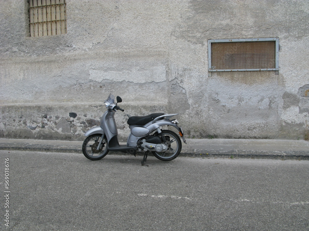Motorbike sitting in an alleyway
