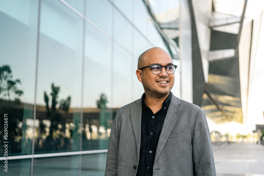 Fototapeta premium Senior manager business man in suit standing at the buildings downtown. Confident man arms crossed looking towards their goals for success. Executive business man