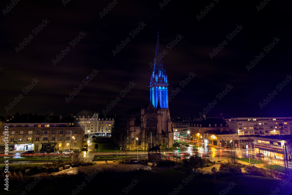 Obraz premium Saint Peters Catholic Church at night with view of the city of Caen, France, Europe. 