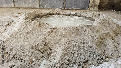 Mortar mixing and construction tools