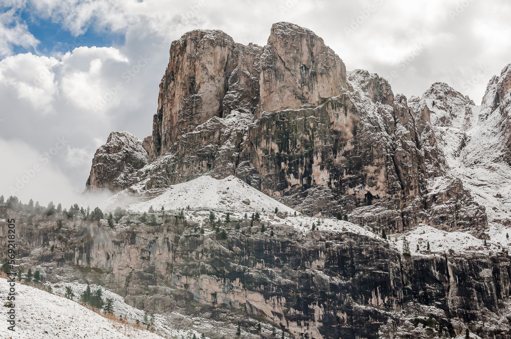Grödner Joch, Sellagruppe, Sellastock, Sellamassiv, Dolomiten, Passhöhe, Bergstrasse, Val Gardena, Gletscher, Gletscherrückgang, Südtirol, Winter, Herbst, Schneedecke, Wintereinbruch, Italien Grödner Joch, Sellagruppe, Sellastock, Sellamassiv, Dolomiten, Passhöhe, Bergstrasse, Val Gardena, Gletscher, Gletscherrückgang, Südtirol, Winter, Herbst, Schneedecke, Wintereinbruch, Italien
