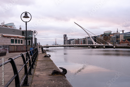 Canvas Print Cloudy morning on Samuel Becket Bridge