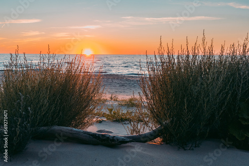 Pusta  dzika plaża, zachód słońca Ustka, Rowy, Poddąbie Bałtyk Polska © Adam