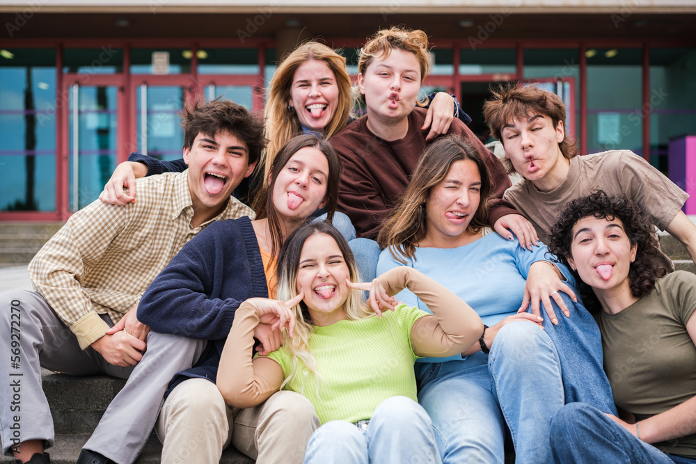 Fototapeta premium Group of students together resting from hours of study and with funny faces having a good time. Concept: fun, studies, education