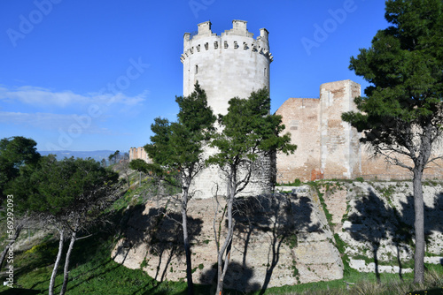 Fotografija A tower of the medieval castle of Lucera, a town in the province of Foggia, Puglia, Italy