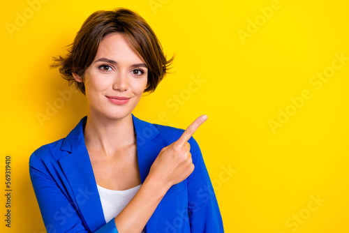 фотографія Photo of confident attractive pretty business lady wear blue formal blazer direc