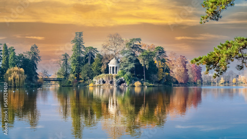 Vincennes, the temple of love on the Daumesnil lake.