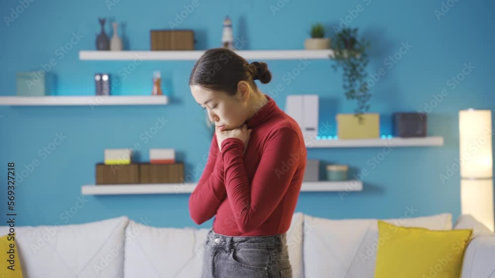 Asian woman walking around the living room worried.
Young asian woman walking around living room stressed and anxious.
Asian woman walking around the living room worried.
Young asian woman walking around living room stressed and anxious.