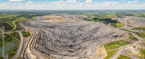 Foto Panoramic aerial view of coal mine