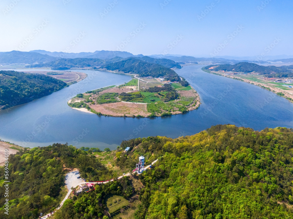 한반도 지형을 닮은 느러지마을