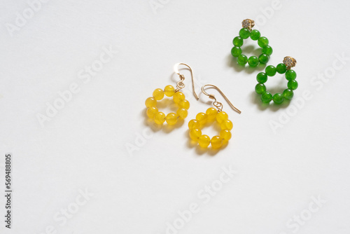 ミモザの色のハンドメイドのアクセサリー
