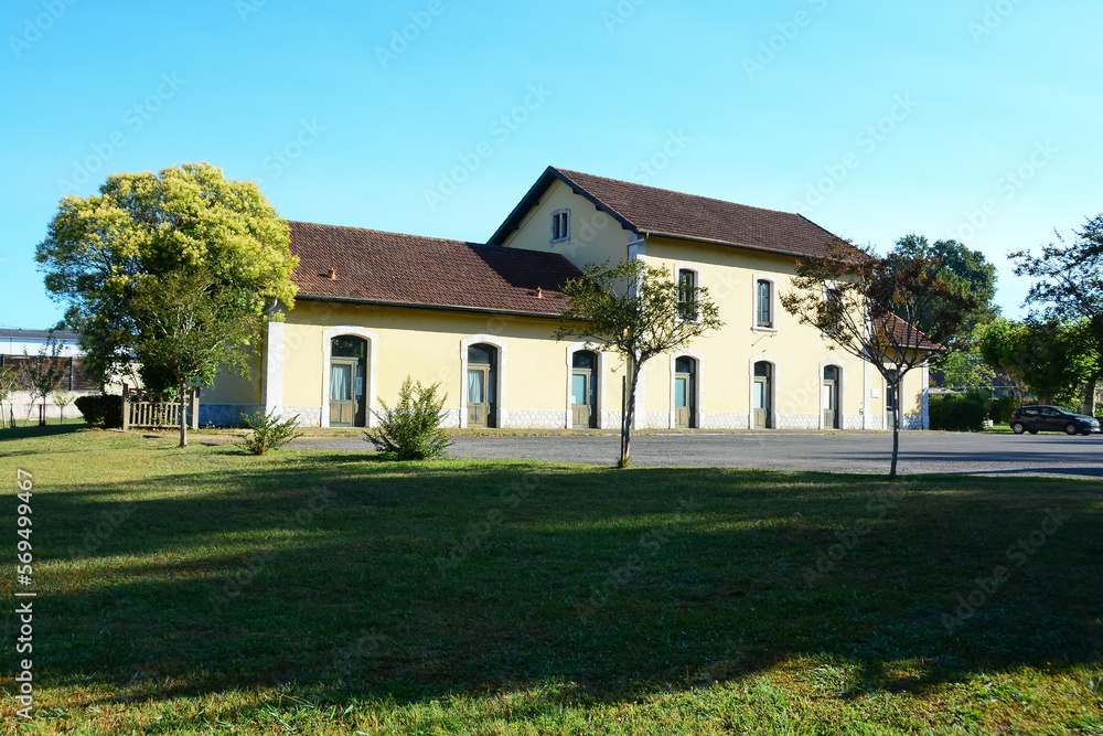 Ancienne gare de Sallies-de-Béarn - Pyrénées Atlantiques Ancienne gare de Sallies-de-Béarn - Pyrénées Atlantiques