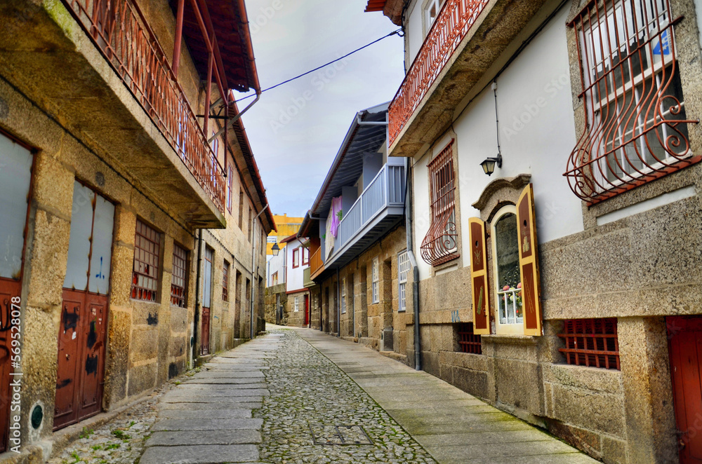 Obraz premium Old street in the heart of the tradition of tanning and beating hides in Guimaraes, Portugal