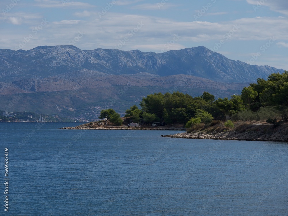 Fototapeta premium view from the sea with the mainland of Split and the mountains behind 