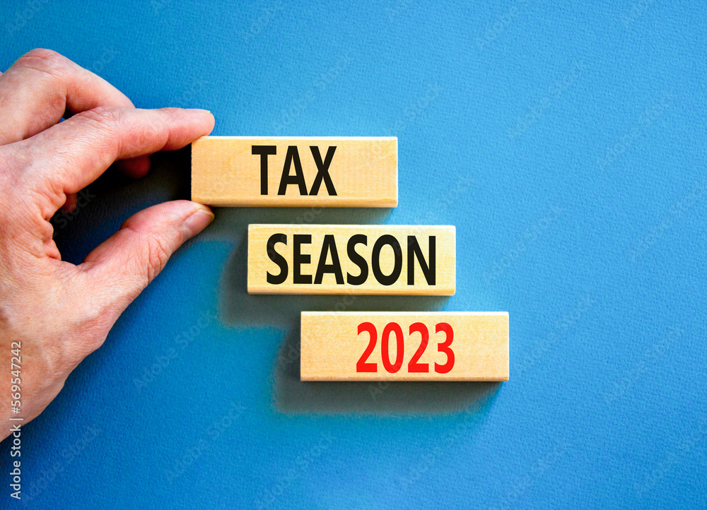 Foto Stock Tax season 2023 symbol. Concept words Tax season 2023 on
