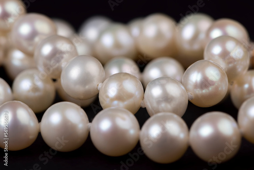 Women's jewelry beads made of natural pearls