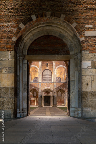La Basilica di Sant'Ambrogio, una delle chiese più antiche di Milano, Italia. © Libero Monterisi