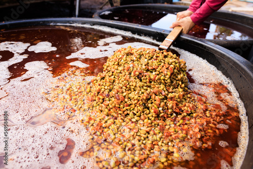 Fotografía farmer show coffee beans,In the ferment-and-wash method of wet processing