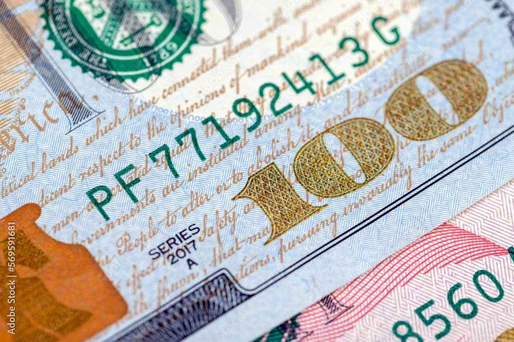 Obraz premium close-up of one hundred American dollars with figures